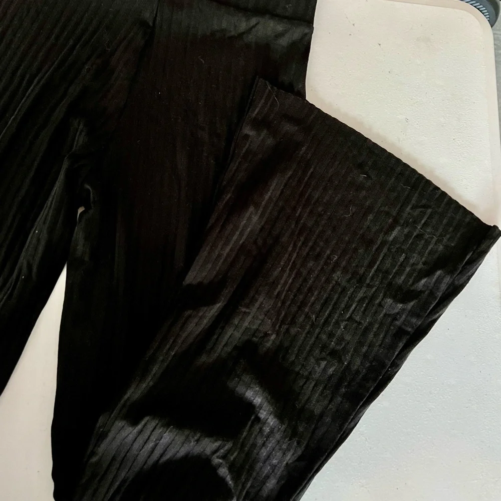 NWOT! Black Ribbed Set - Picture 4 of 5